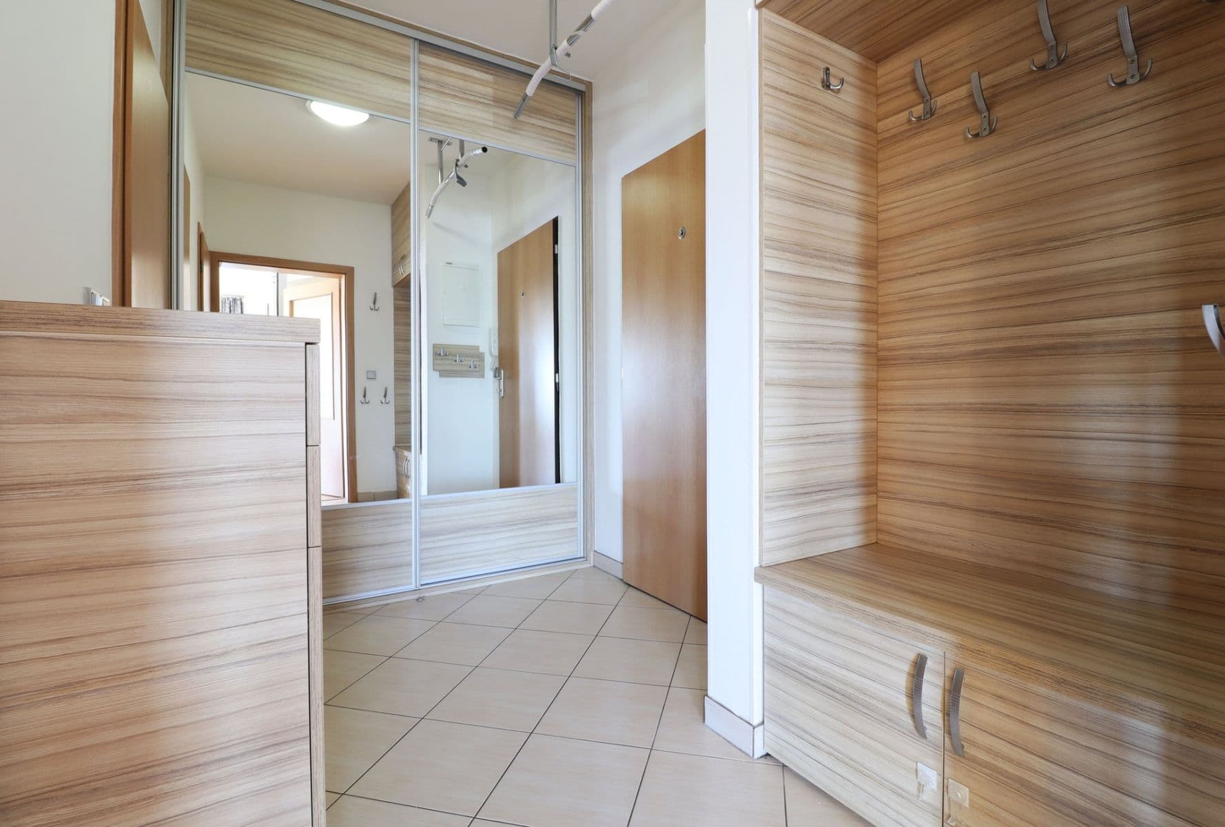 2 bedroom with open-plan kitchen flat to rent, 65 m², Jana Přibíka, Prague, Prague 2 bedroom with open-plan kitchen flat to rent, 65 m², Jana Přibíka, Prague, Prague