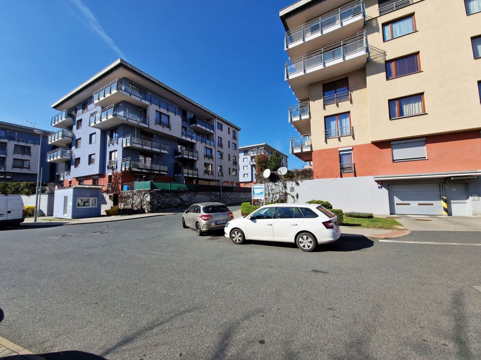 2 bedroom with open-plan kitchen flat to rent, 65 m², Jana Přibíka, Prague, Prague 2 bedroom with open-plan kitchen flat to rent, 65 m², Jana Přibíka, Prague, Prague