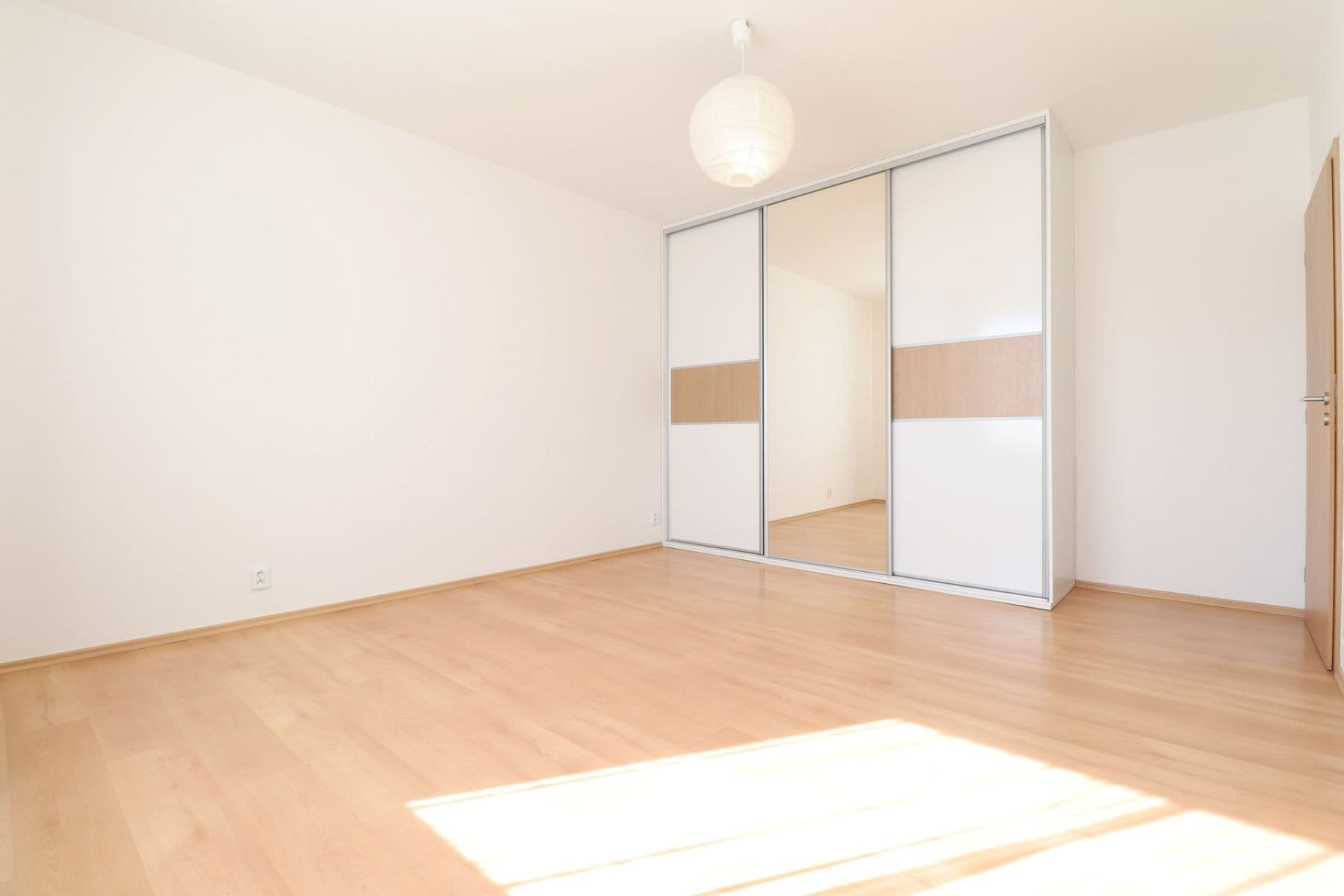 2 bedroom with open-plan kitchen flat to rent, 65 m², Jana Přibíka, Prague, Prague 2 bedroom with open-plan kitchen flat to rent, 65 m², Jana Přibíka, Prague, Prague