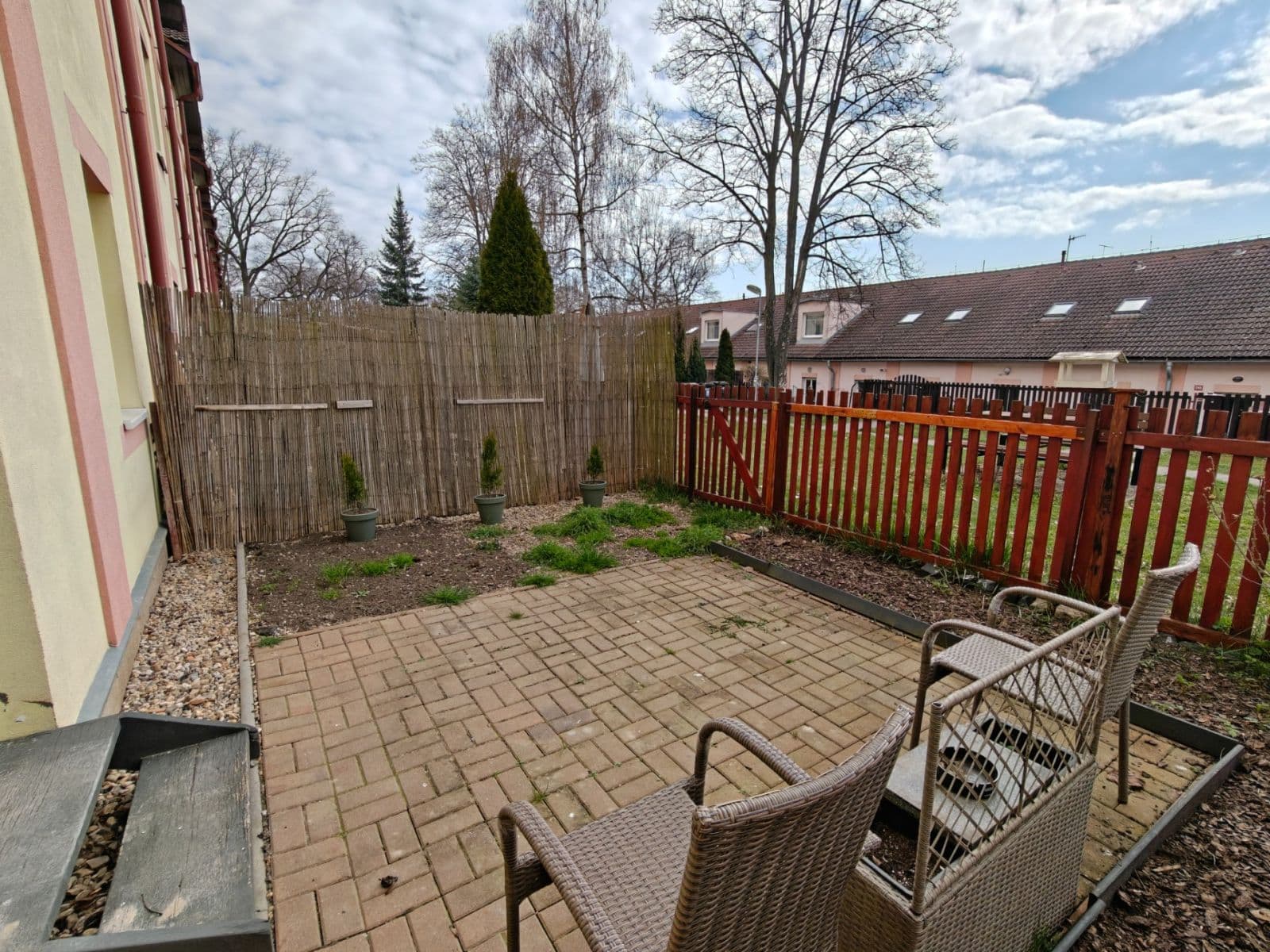 Studio flat to rent, 36 m², Kaštanová, Milovice, Středočeský Region Studio flat to rent, 36 m², Kaštanová, Milovice, Středočeský Region