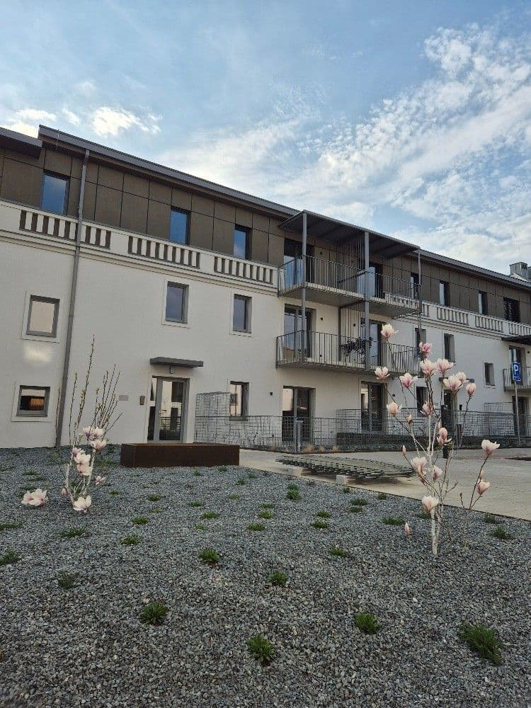 Studio flat to rent, 27 m², Mezitraťová, Prague, Prague Studio flat to rent, 27 m², Mezitraťová, Prague, Prague