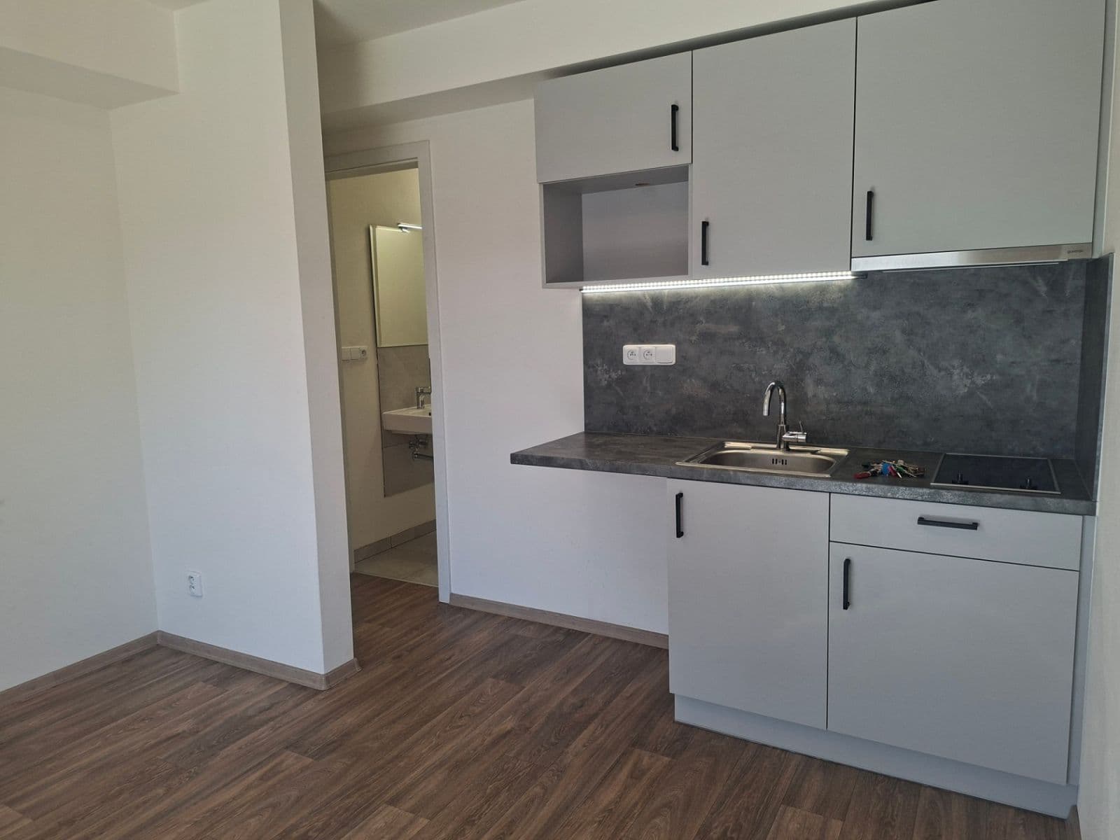 Studio flat to rent, 20 m², Nová ulice, Střelice, Jihomoravský Region Studio flat to rent, 20 m², Nová ulice, Střelice, Jihomoravský Region