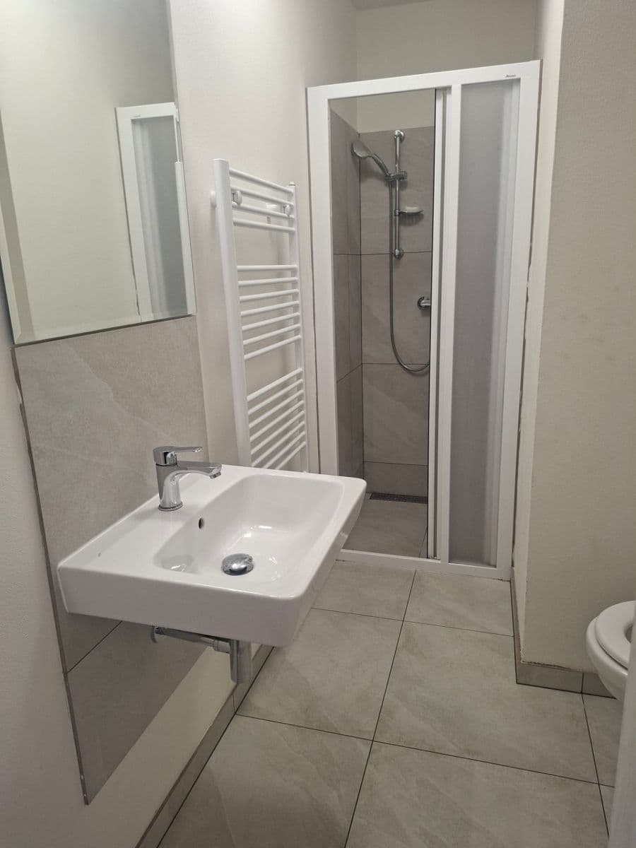 Studio flat to rent, 20 m², Nová ulice, Střelice, Jihomoravský Region Studio flat to rent, 20 m², Nová ulice, Střelice, Jihomoravský Region