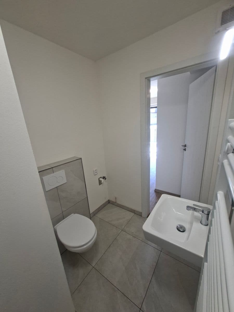 Studio flat to rent, 20 m², Nová ulice, Střelice, Jihomoravský Region Studio flat to rent, 20 m², Nová ulice, Střelice, Jihomoravský Region