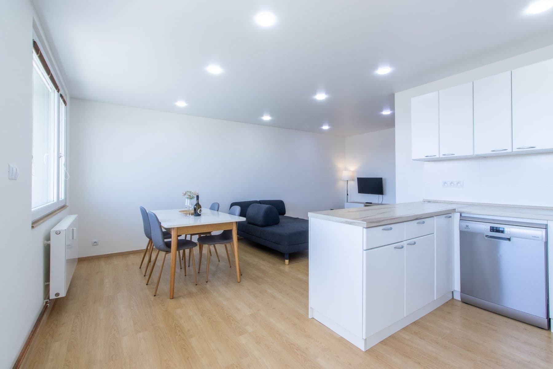 2 bedroom with open-plan kitchen flat to rent, 68 m², Jaselská, Mnichovo Hradiště, Středočeský Region 2 bedroom with open-plan kitchen flat to rent, 68 m², Jaselská, Mnichovo Hradiště, Středočeský Region