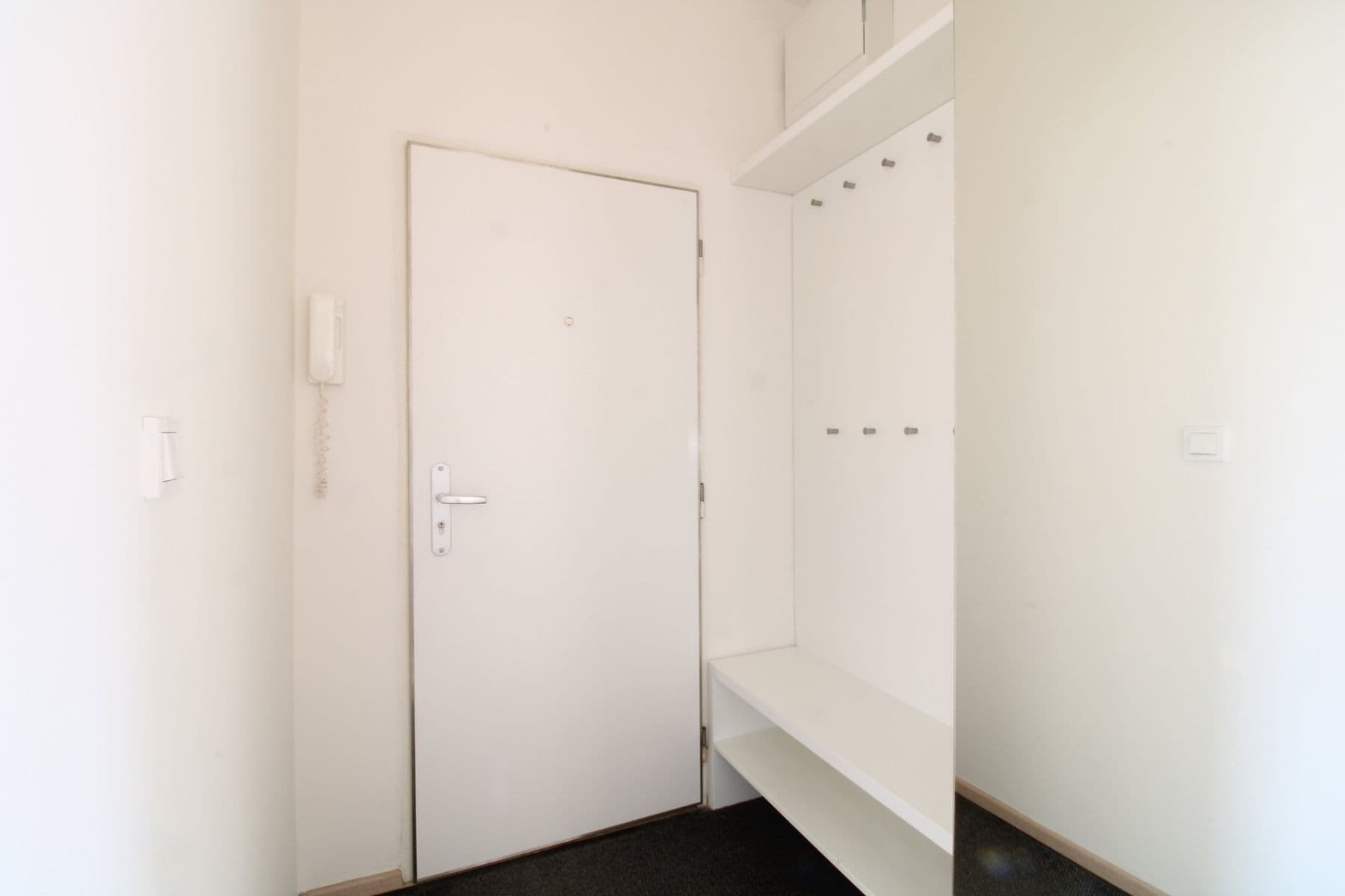 2 bedroom with open-plan kitchen flat to rent, 73 m², Dubečská, Prague, Prague 2 bedroom with open-plan kitchen flat to rent, 73 m², Dubečská, Prague, Prague