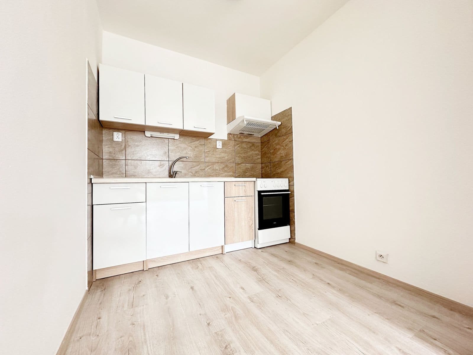 1 bedroom with open-plan kitchen flat to rent, 47 m², Slavatova, Prague, Prague 1 bedroom with open-plan kitchen flat to rent, 47 m², Slavatova, Prague, Prague