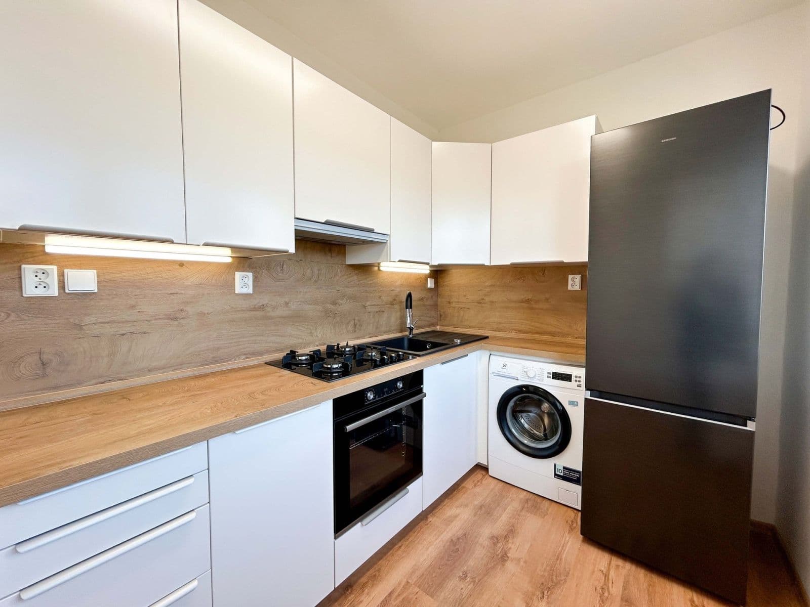 2 bedroom flat to rent, 54 m², Na Petřinách, Prague, Prague 2 bedroom flat to rent, 54 m², Na Petřinách, Prague, Prague