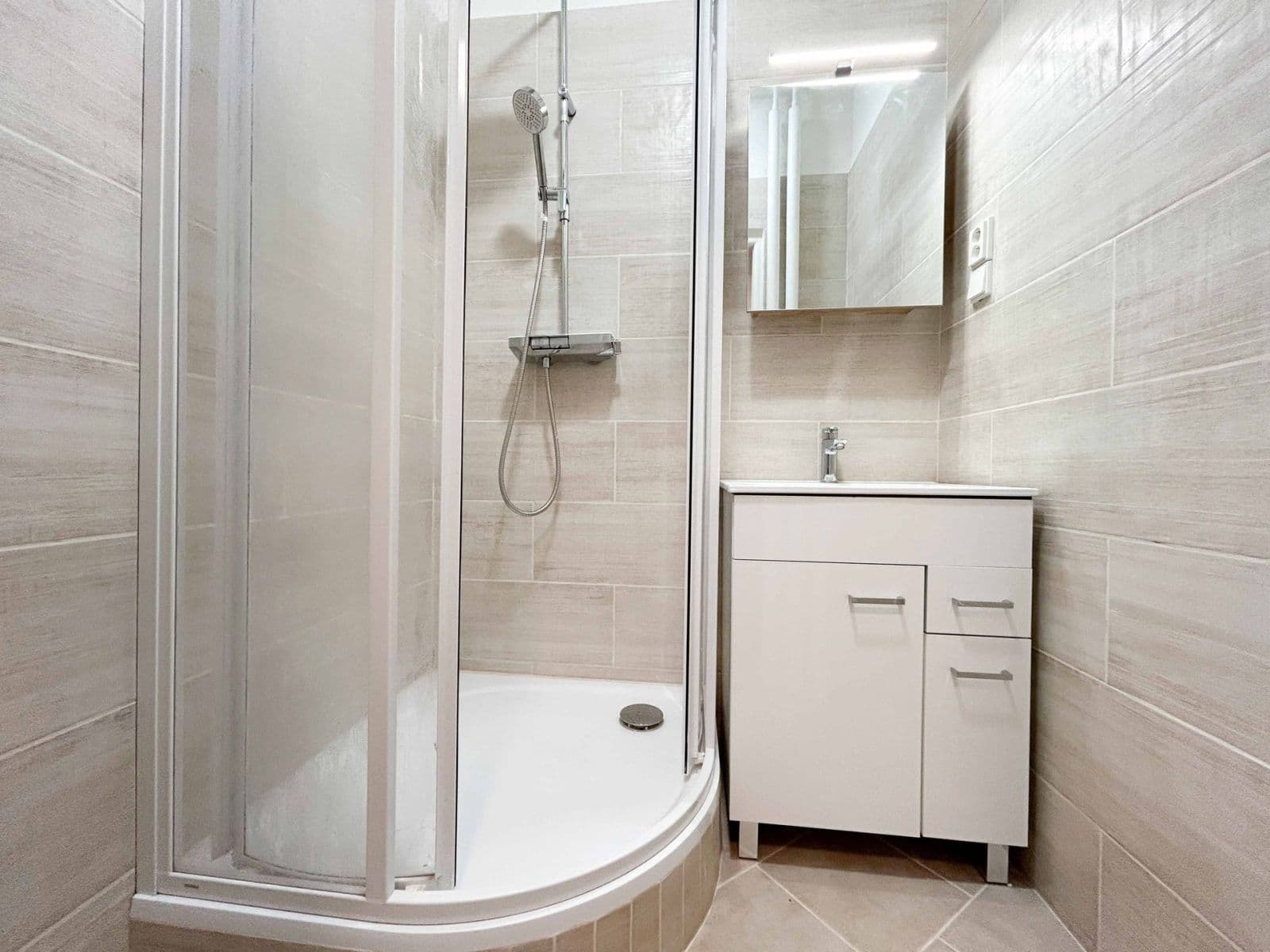 2 bedroom flat to rent, 54 m², Na Petřinách, Prague, Prague 2 bedroom flat to rent, 54 m², Na Petřinách, Prague, Prague