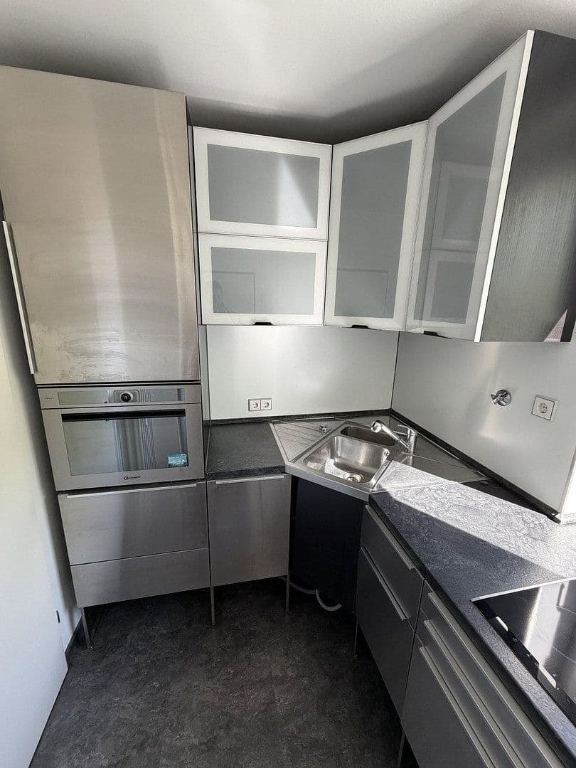 Studio flat to rent, 50 m², Kronenstraße 19a, Krefeld, North Rhine-Westphalia Studio flat to rent, 50 m², Kronenstraße 19a, Krefeld, North Rhine-Westphalia