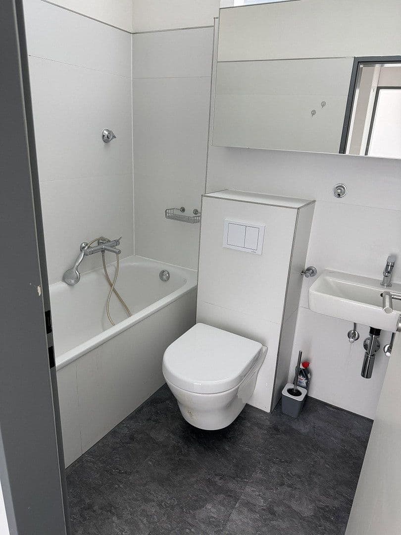 Studio flat to rent, 50 m², Kronenstraße 19a, Krefeld, North Rhine-Westphalia Studio flat to rent, 50 m², Kronenstraße 19a, Krefeld, North Rhine-Westphalia