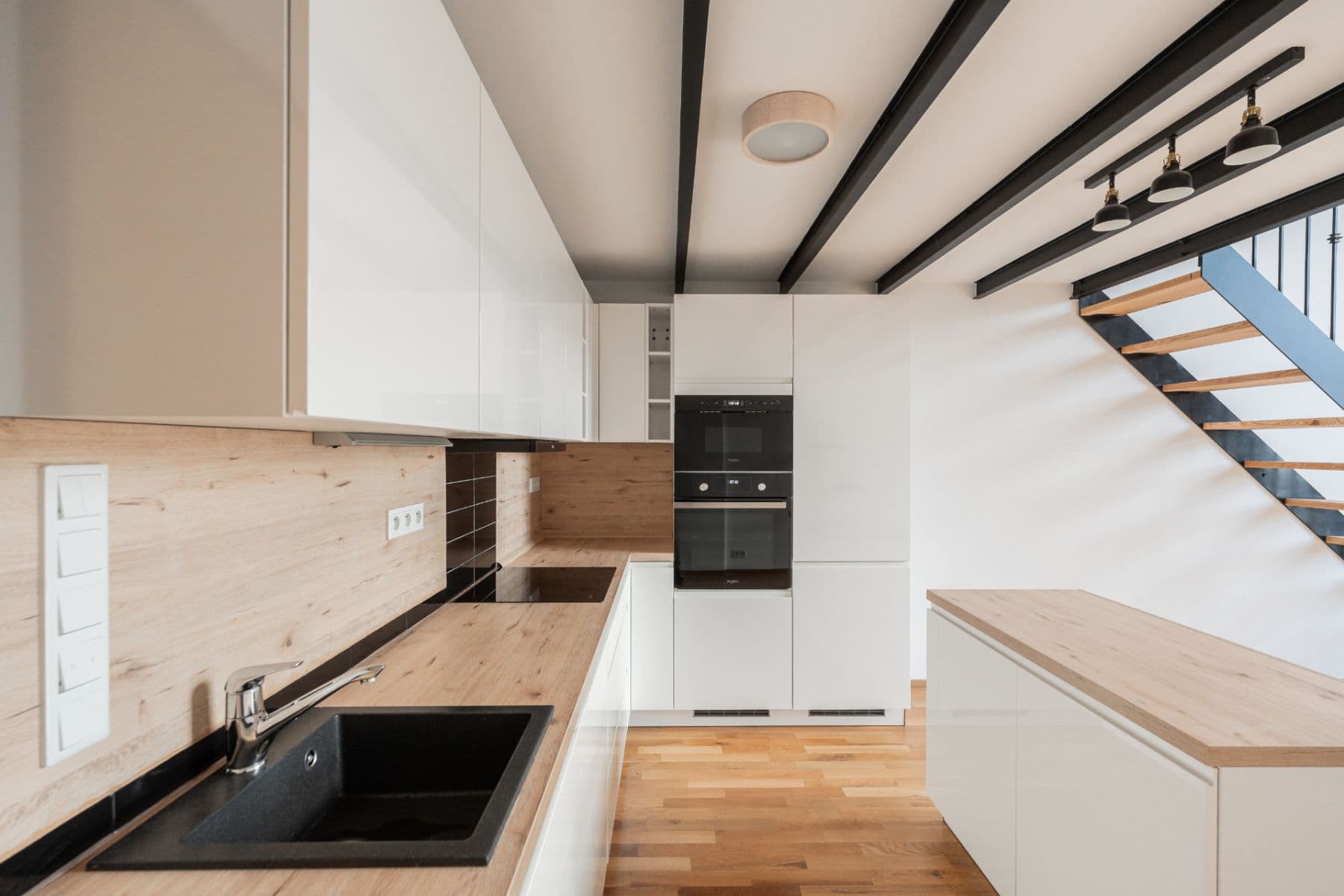 2 bedroom with open-plan kitchen flat to rent, 84 m², Ambrožova, Prague, Prague 2 bedroom with open-plan kitchen flat to rent, 84 m², Ambrožova, Prague, Prague