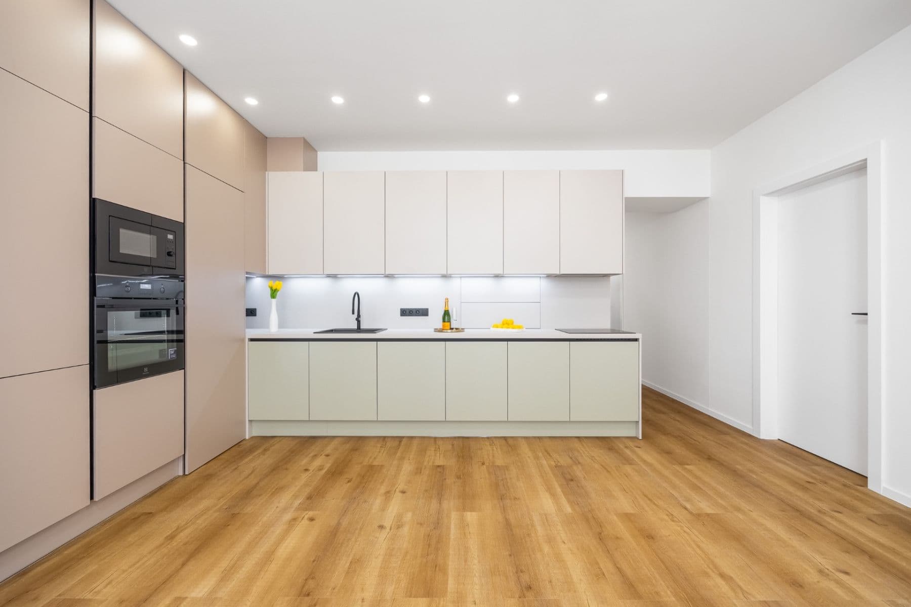 2 bedroom with open-plan kitchen flat for sale, 95 m², Řezáčovo náměstí, Prague, Prague 2 bedroom with open-plan kitchen flat for sale, 95 m², Řezáčovo náměstí, Prague, Prague