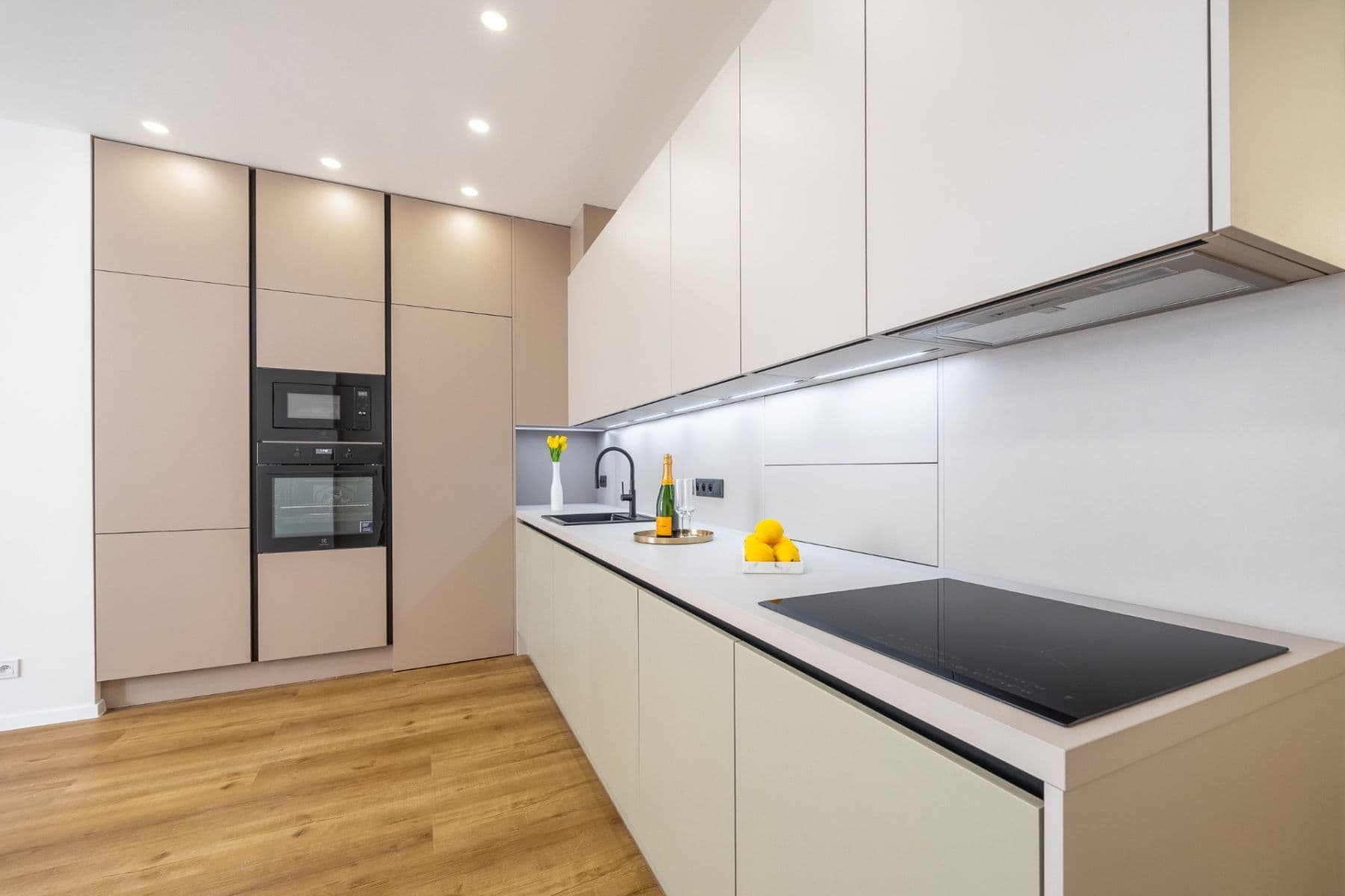 2 bedroom with open-plan kitchen flat for sale, 95 m², Řezáčovo náměstí, Prague, Prague 2 bedroom with open-plan kitchen flat for sale, 95 m², Řezáčovo náměstí, Prague, Prague