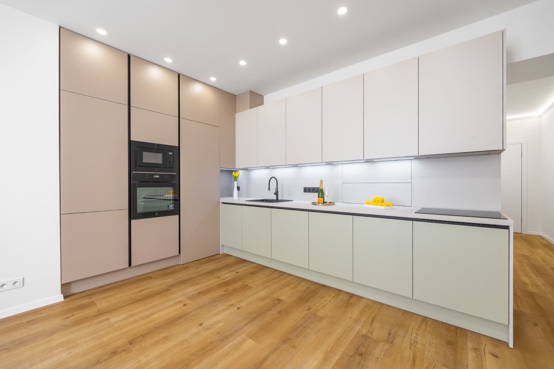 2 bedroom with open-plan kitchen flat for sale, 95 m², Řezáčovo náměstí, Prague, Prague 2 bedroom with open-plan kitchen flat for sale, 95 m², Řezáčovo náměstí, Prague, Prague