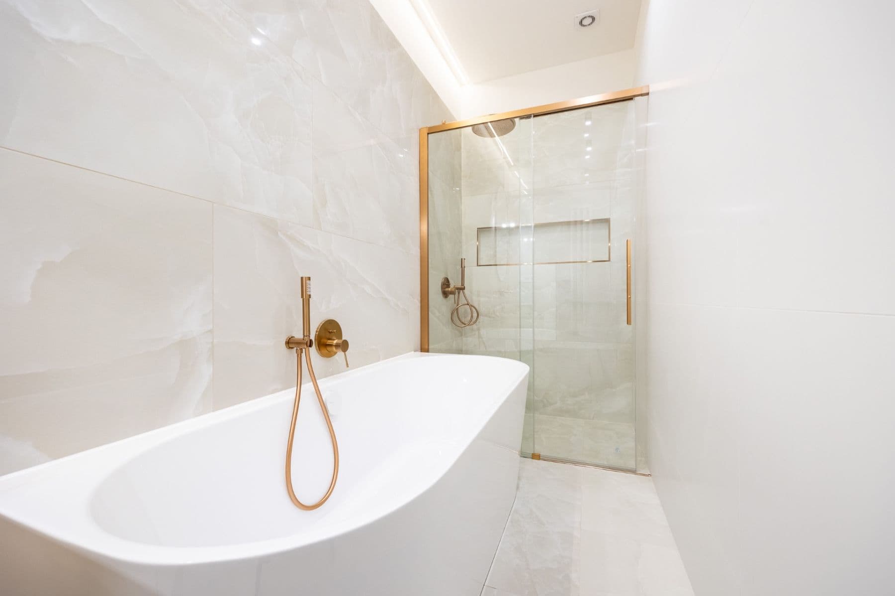 2 bedroom with open-plan kitchen flat for sale, 95 m², Řezáčovo náměstí, Prague, Prague 2 bedroom with open-plan kitchen flat for sale, 95 m², Řezáčovo náměstí, Prague, Prague