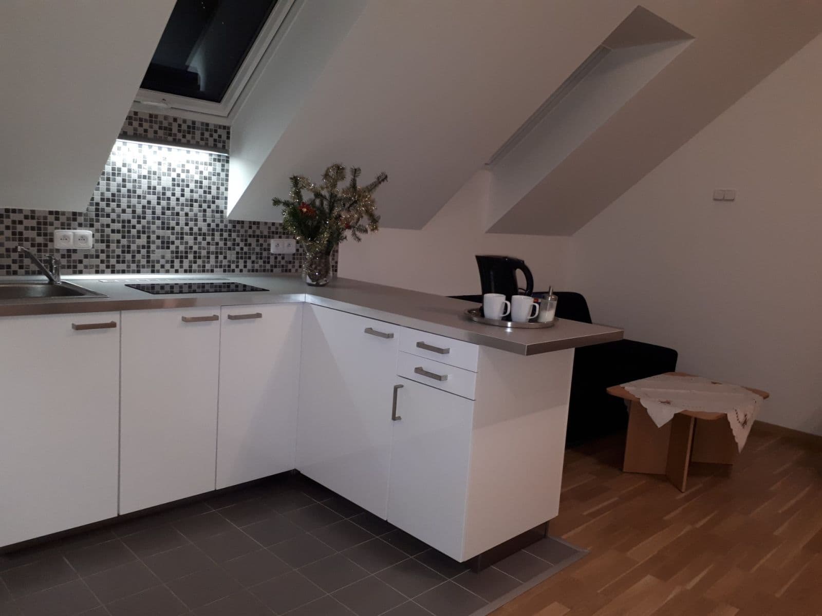 1 bedroom with open-plan kitchen flat to rent, 42 m², Husovo náměstí, Hostivice, Středočeský Region 1 bedroom with open-plan kitchen flat to rent, 42 m², Husovo náměstí, Hostivice, Středočeský Region