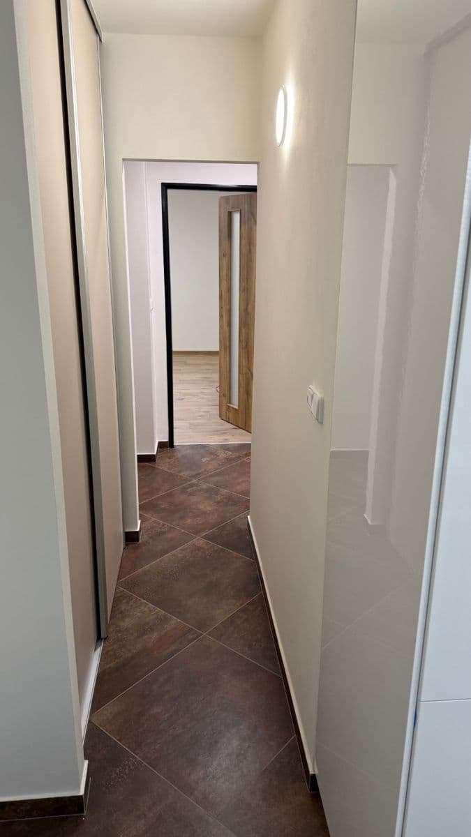 3 bedroom flat to rent, 68 m², Kpt. Fechtnera, Hradec Králové, Královéhradecký Region 3 bedroom flat to rent, 68 m², Kpt. Fechtnera, Hradec Králové, Královéhradecký Region