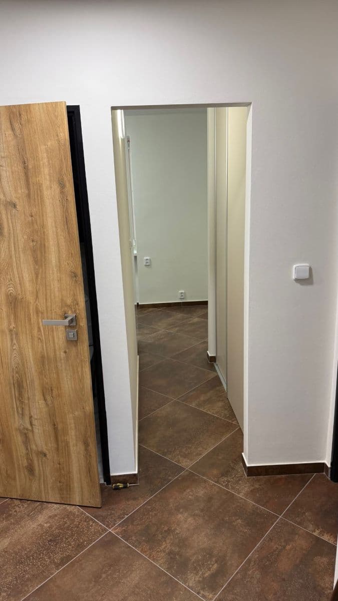 3 bedroom flat to rent, 68 m², Kpt. Fechtnera, Hradec Králové, Královéhradecký Region 3 bedroom flat to rent, 68 m², Kpt. Fechtnera, Hradec Králové, Královéhradecký Region