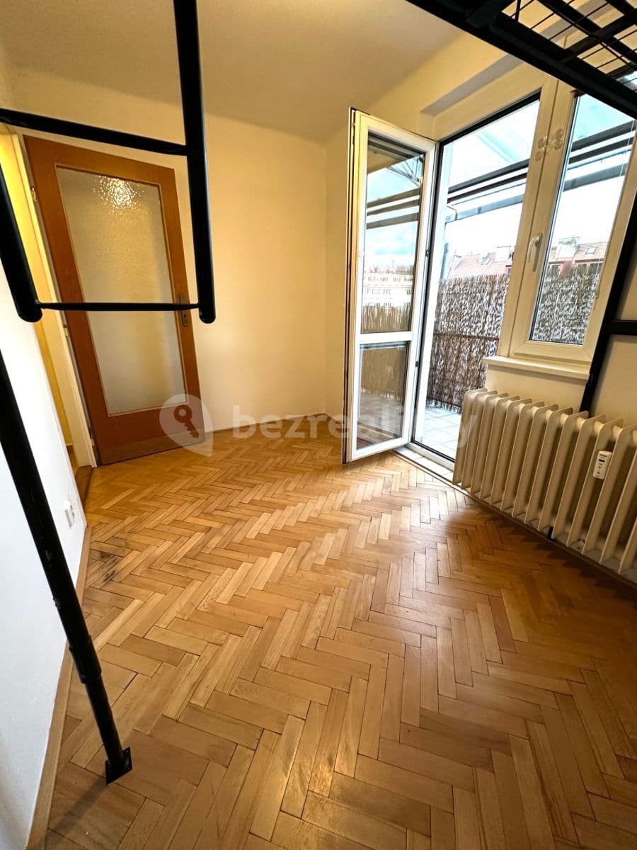 Studio flat to rent, 16 m², Vrchlického, Prague, Prague Studio flat to rent, 16 m², Vrchlického, Prague, Prague