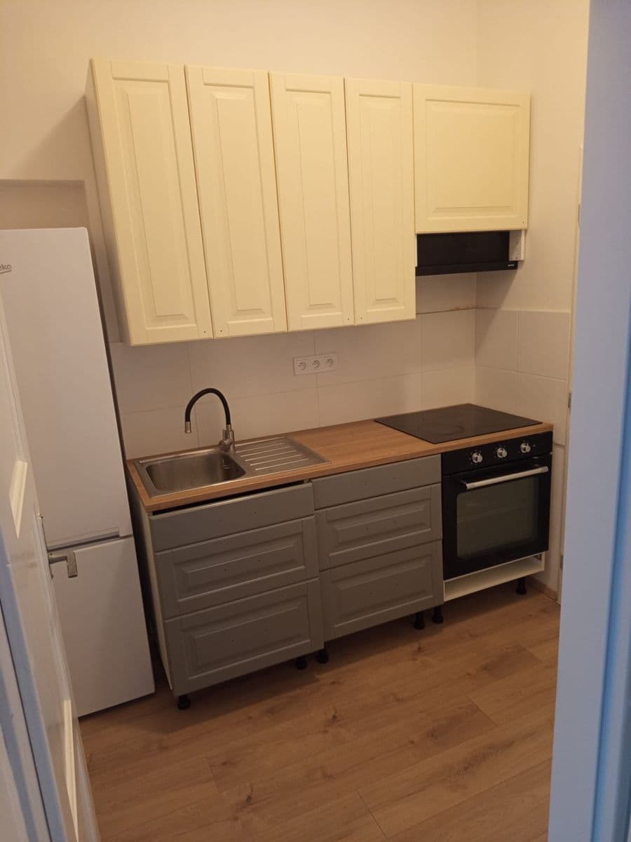 Studio flat to rent, 22 m², Jičínská, Prague, Prague Studio flat to rent, 22 m², Jičínská, Prague, Prague