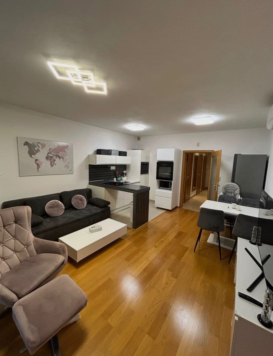 2 bedroom with open-plan kitchen flat to rent, 80 m², Sazovická, Prague, Prague 2 bedroom with open-plan kitchen flat to rent, 80 m², Sazovická, Prague, Prague