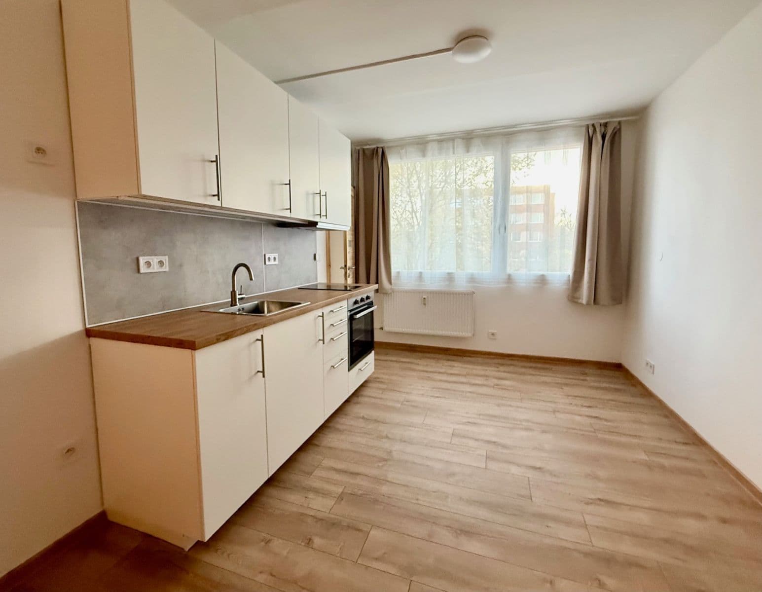 1 bedroom with open-plan kitchen flat to rent, 33 m², Holandská, Kladno, Středočeský Region 1 bedroom with open-plan kitchen flat to rent, 33 m², Holandská, Kladno, Středočeský Region
