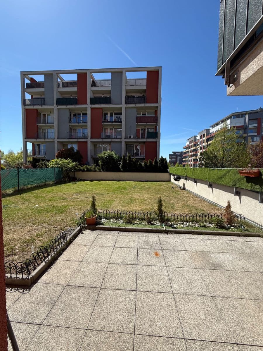 1 bedroom with open-plan kitchen flat to rent, 59 m², Sazovická, Prague, Prague 1 bedroom with open-plan kitchen flat to rent, 59 m², Sazovická, Prague, Prague