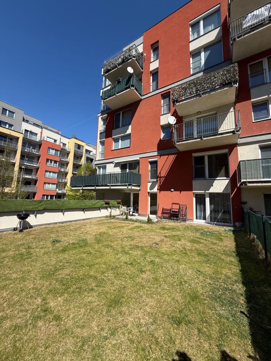 1 bedroom with open-plan kitchen flat to rent, 59 m², Sazovická, Prague, Prague 1 bedroom with open-plan kitchen flat to rent, 59 m², Sazovická, Prague, Prague