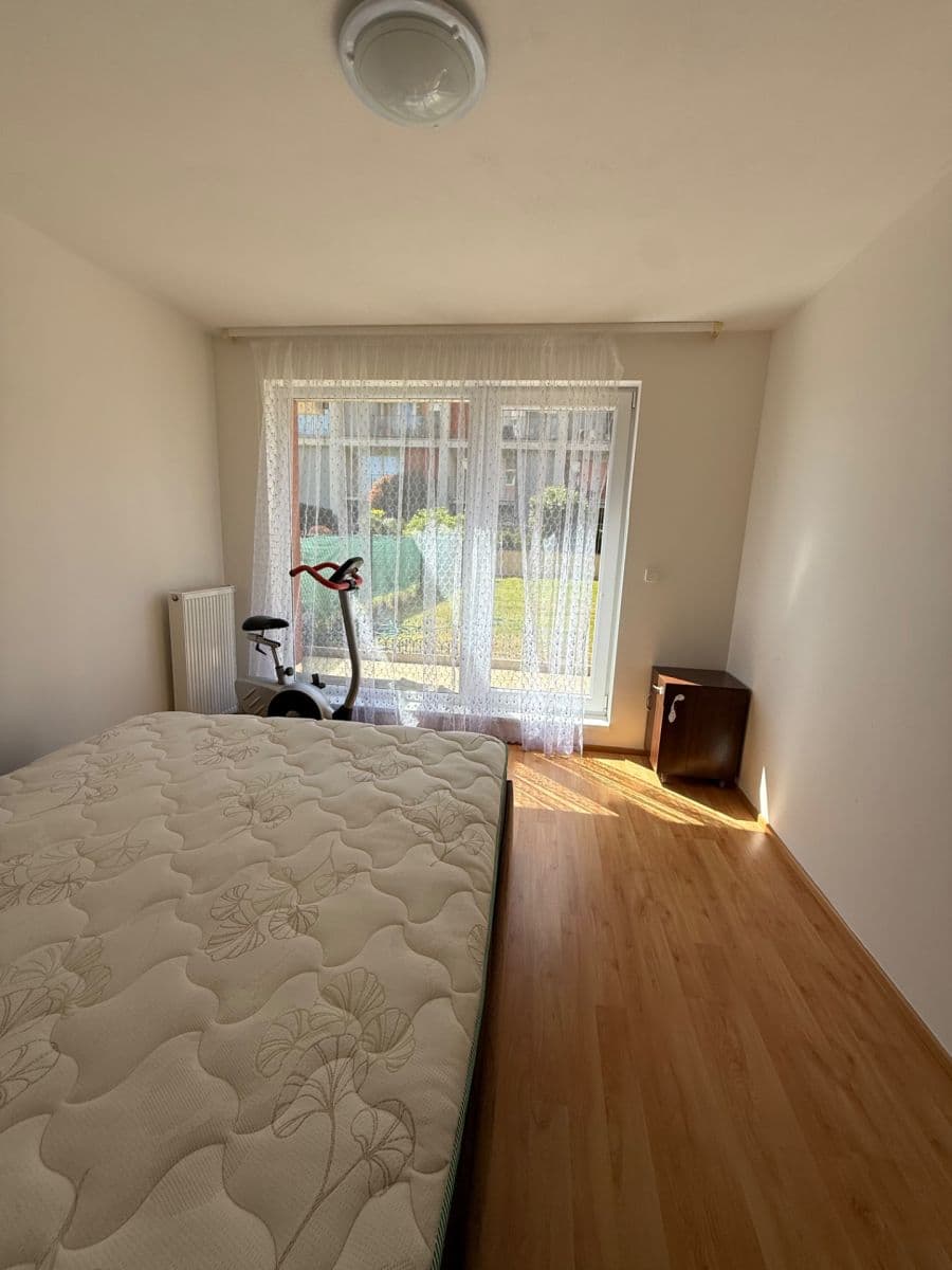 1 bedroom with open-plan kitchen flat to rent, 59 m², Sazovická, Prague, Prague 1 bedroom with open-plan kitchen flat to rent, 59 m², Sazovická, Prague, Prague