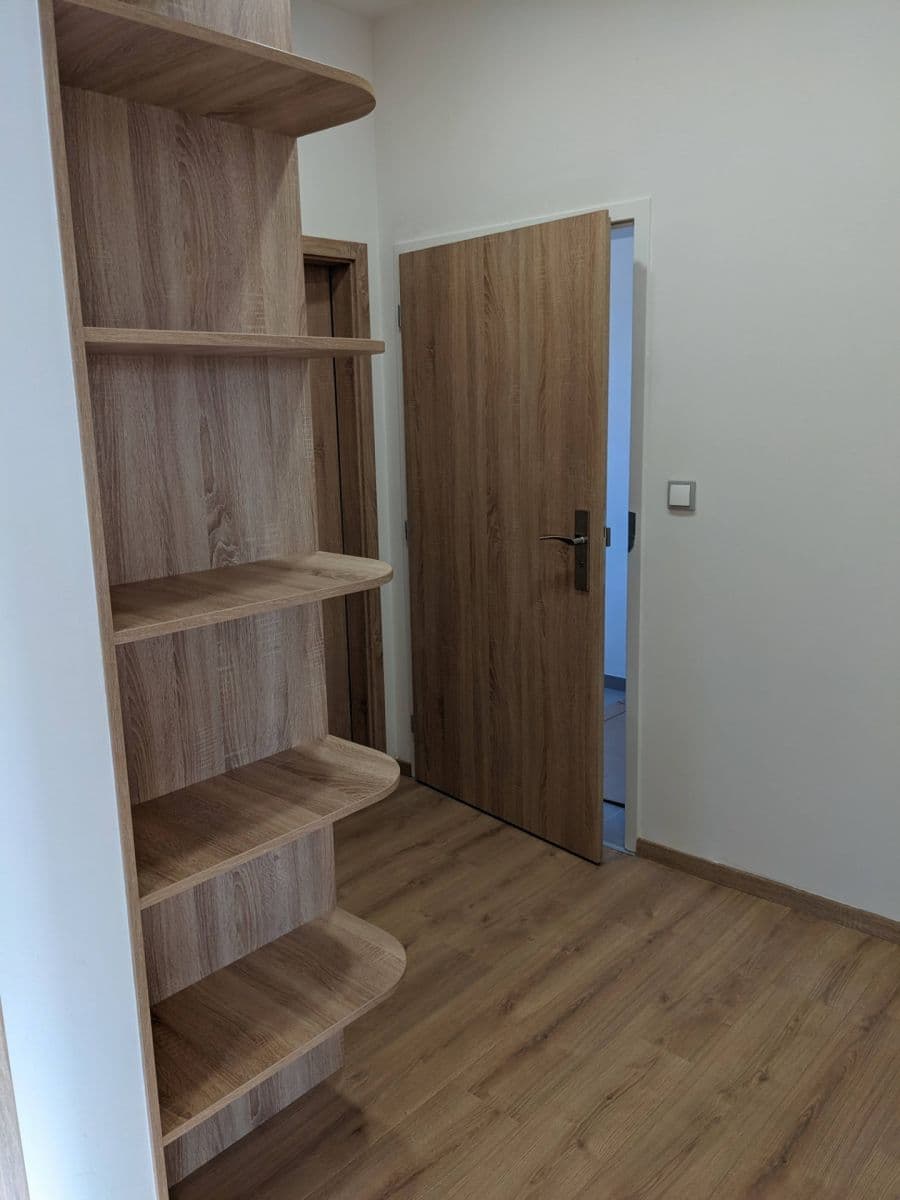 3 bedroom with open-plan kitchen flat to rent, 111 m², K Řeporyjím, Prague, Prague 3 bedroom with open-plan kitchen flat to rent, 111 m², K Řeporyjím, Prague, Prague