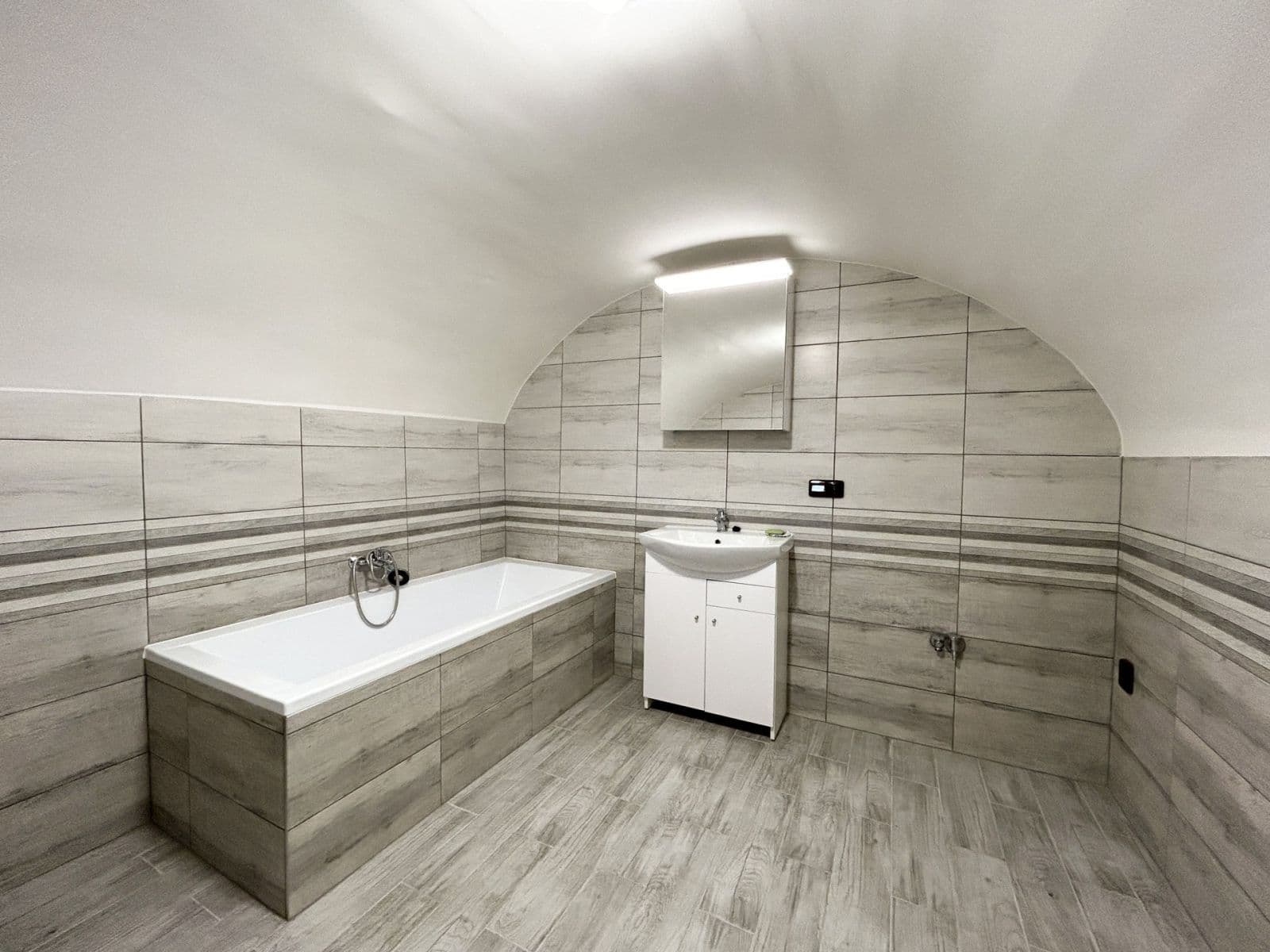 3 bedroom flat to rent, 144 m², Štětí, Ústecký Region 3 bedroom flat to rent, 144 m², Štětí, Ústecký Region