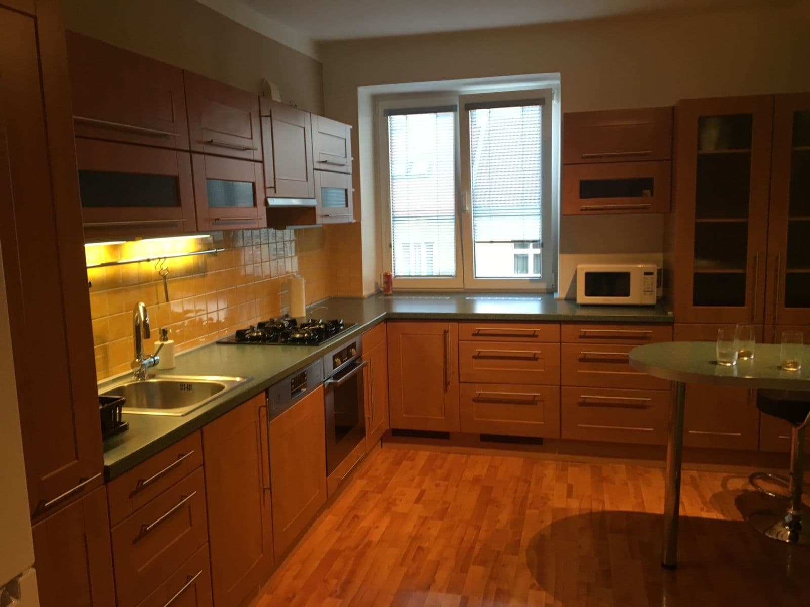 2 bedroom with open-plan kitchen flat to rent, 96 m², Viklefova, Prague, Prague 2 bedroom with open-plan kitchen flat to rent, 96 m², Viklefova, Prague, Prague