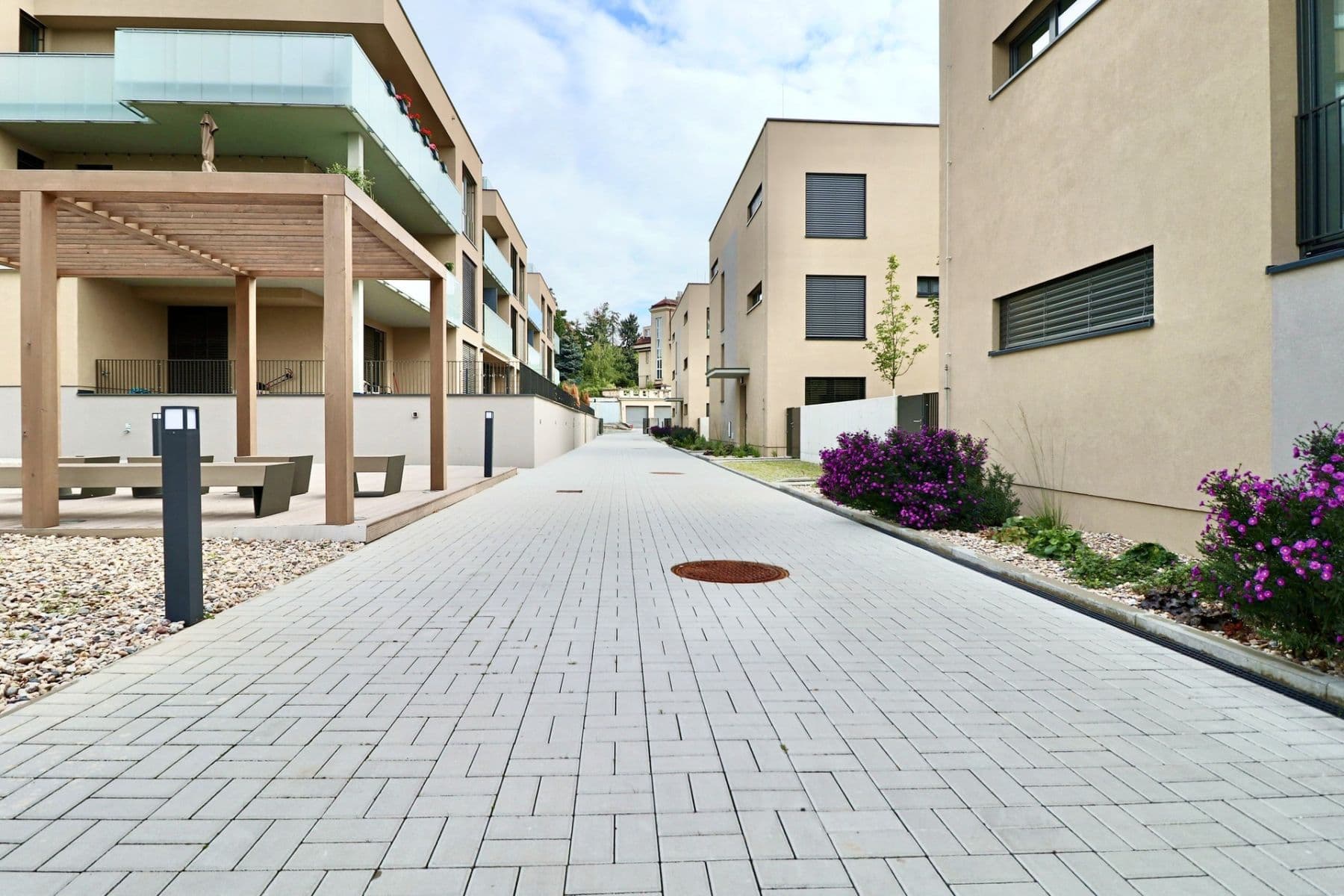 3 bedroom with open-plan kitchen flat to rent, 102 m², Čertův vršek, Prague, Prague 3 bedroom with open-plan kitchen flat to rent, 102 m², Čertův vršek, Prague, Prague