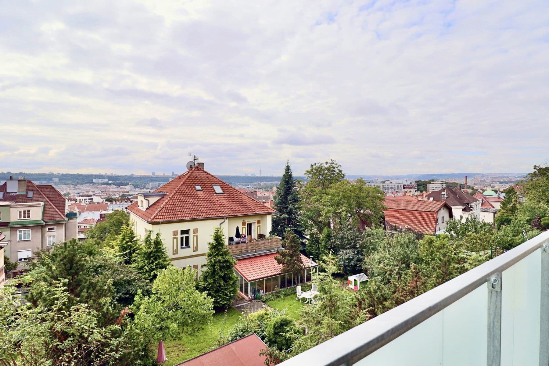 3 bedroom with open-plan kitchen flat to rent, 102 m², Čertův vršek, Prague, Prague 3 bedroom with open-plan kitchen flat to rent, 102 m², Čertův vršek, Prague, Prague