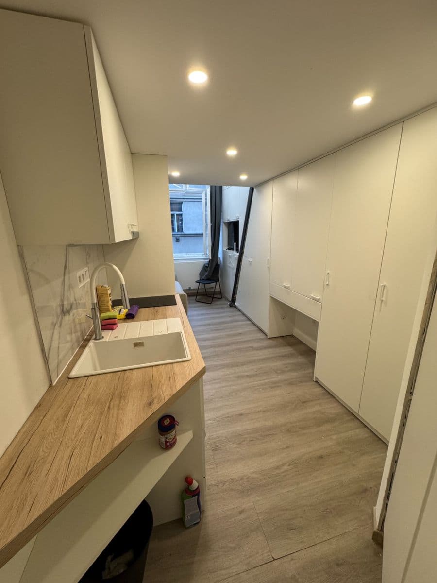 Studio flat to rent, 15 m², U Půjčovny, Prague, Prague Studio flat to rent, 15 m², U Půjčovny, Prague, Prague