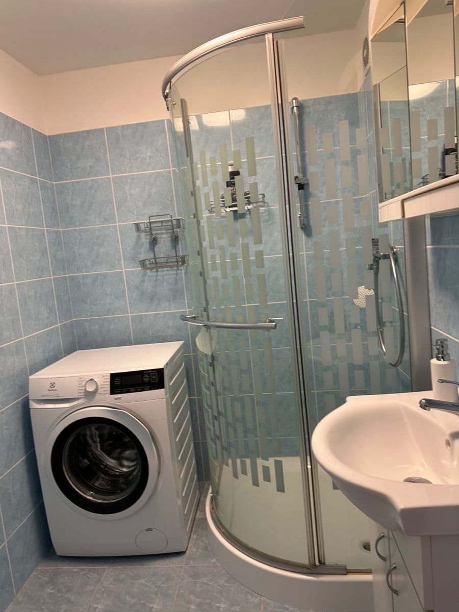 2 bedroom with open-plan kitchen flat to rent, 68 m², Tererova, Prague, Prague 2 bedroom with open-plan kitchen flat to rent, 68 m², Tererova, Prague, Prague