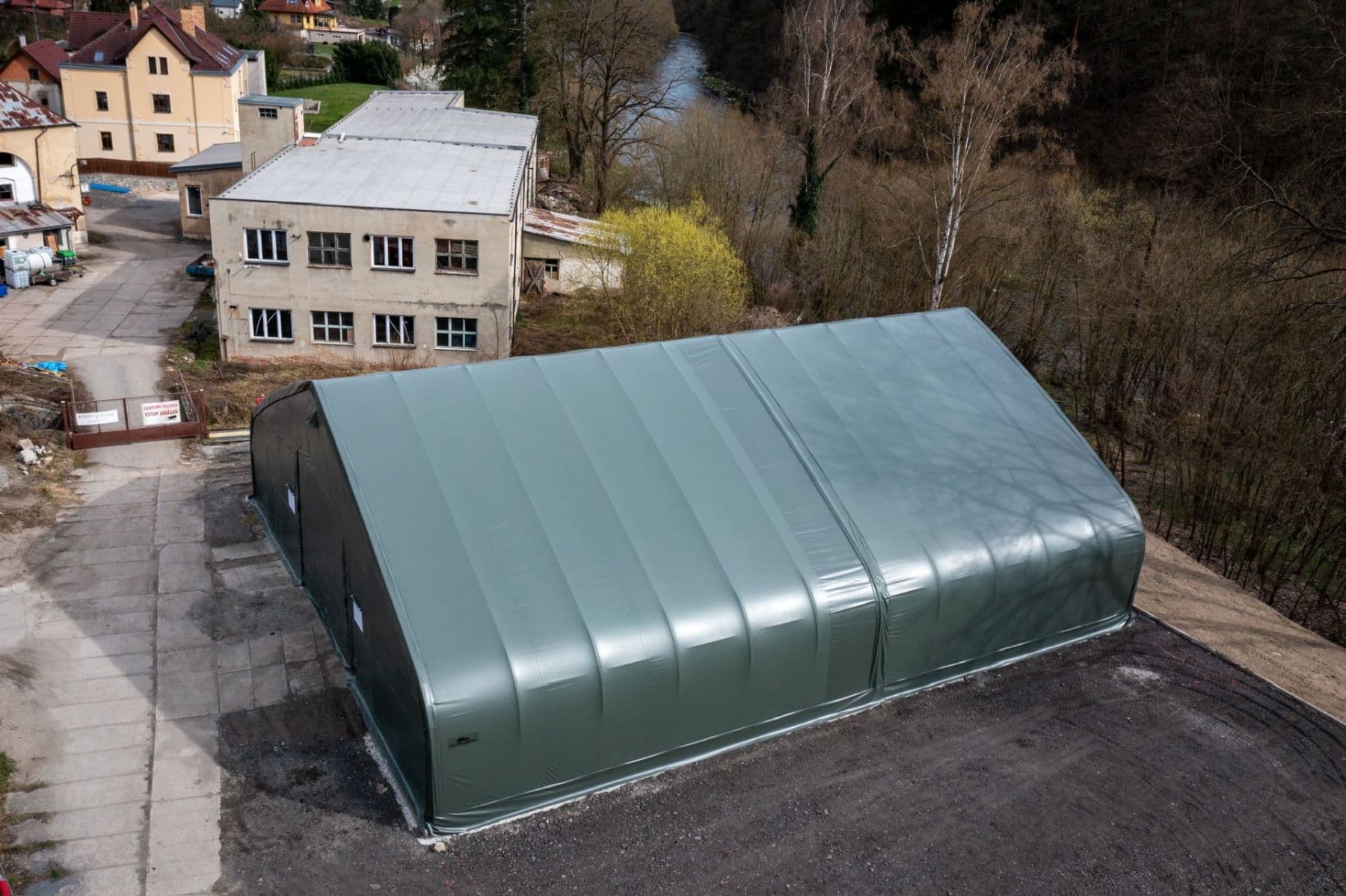 non-residential property to rent, 567 m², Jílové u Prahy, Středočeský Region non-residential property to rent, 567 m², Jílové u Prahy, Středočeský Region