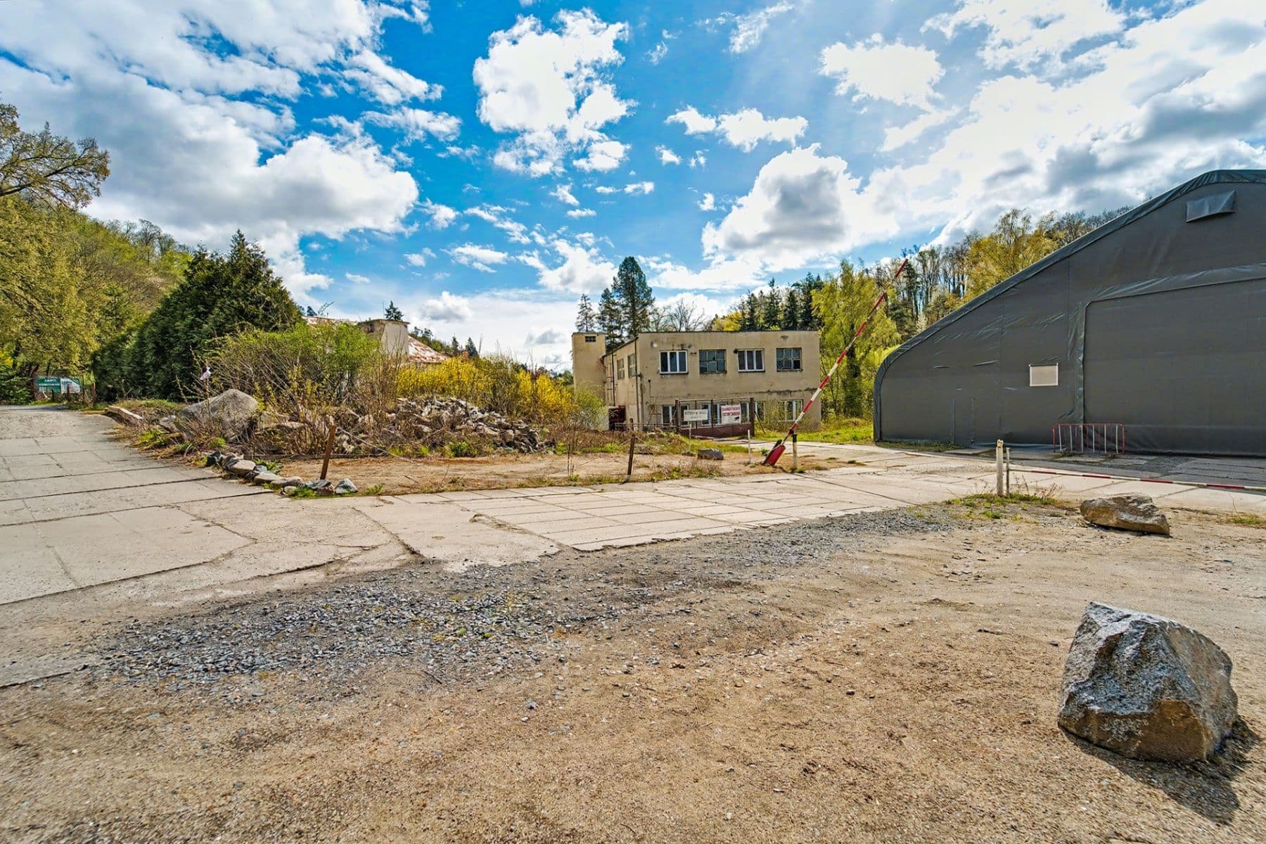 non-residential property to rent, 567 m², Jílové u Prahy, Středočeský Region non-residential property to rent, 567 m², Jílové u Prahy, Středočeský Region