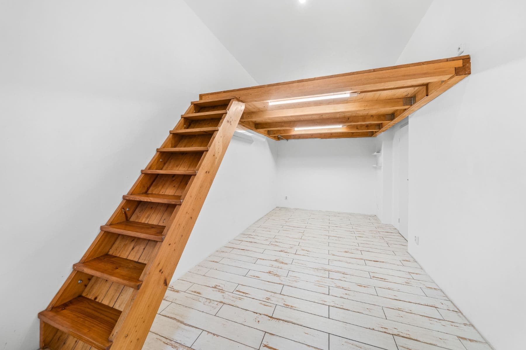 2 bedroom with open-plan kitchen flat to rent, 65 m², Bělehradská, Prague, Prague 2 bedroom with open-plan kitchen flat to rent, 65 m², Bělehradská, Prague, Prague