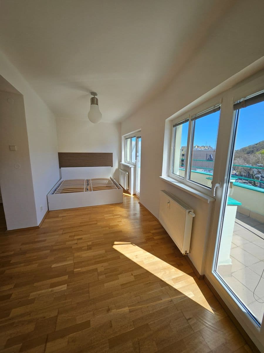 2 bedroom flat to rent, 53 m², Vrchlického, Prague, Prague 2 bedroom flat to rent, 53 m², Vrchlického, Prague, Prague