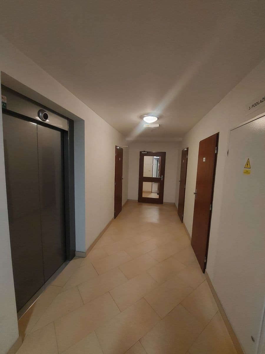 1 bedroom with open-plan kitchen flat to rent, 54 m², Modenská, Prague, Prague 1 bedroom with open-plan kitchen flat to rent, 54 m², Modenská, Prague, Prague