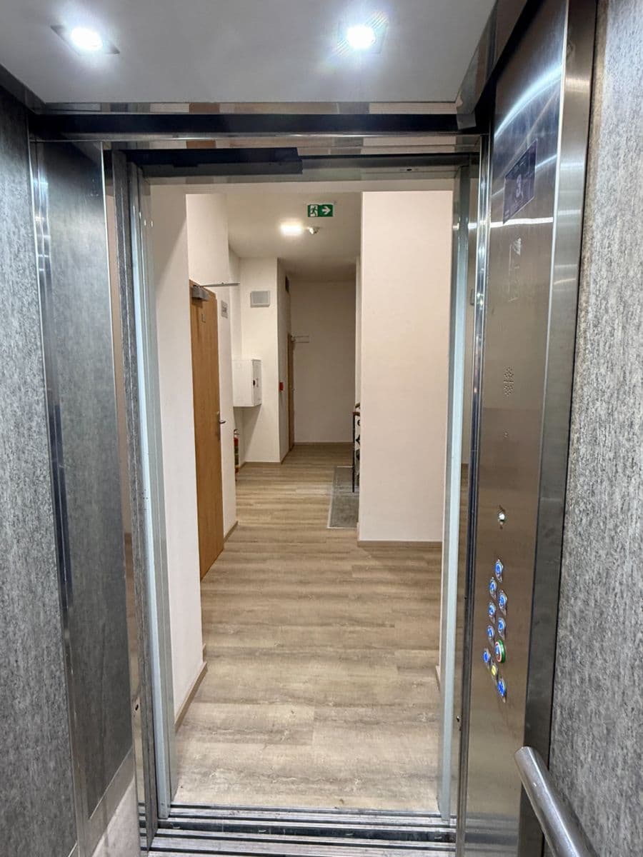 Studio flat to rent, 17 m², Sokolská, Prague, Prague Studio flat to rent, 17 m², Sokolská, Prague, Prague