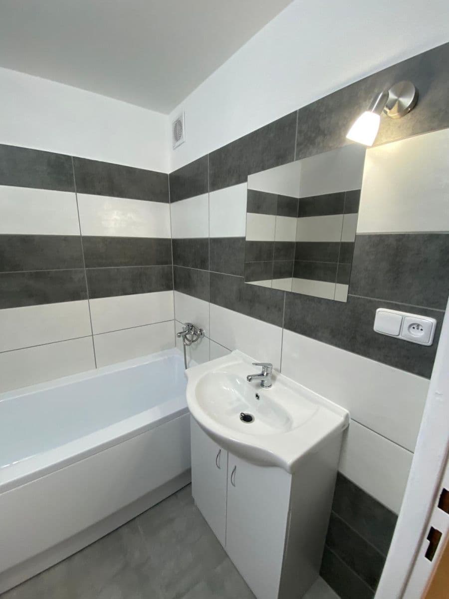 2 bedroom with open-plan kitchen flat to rent, 65 m², Papírníkova, Prague, Prague 2 bedroom with open-plan kitchen flat to rent, 65 m², Papírníkova, Prague, Prague