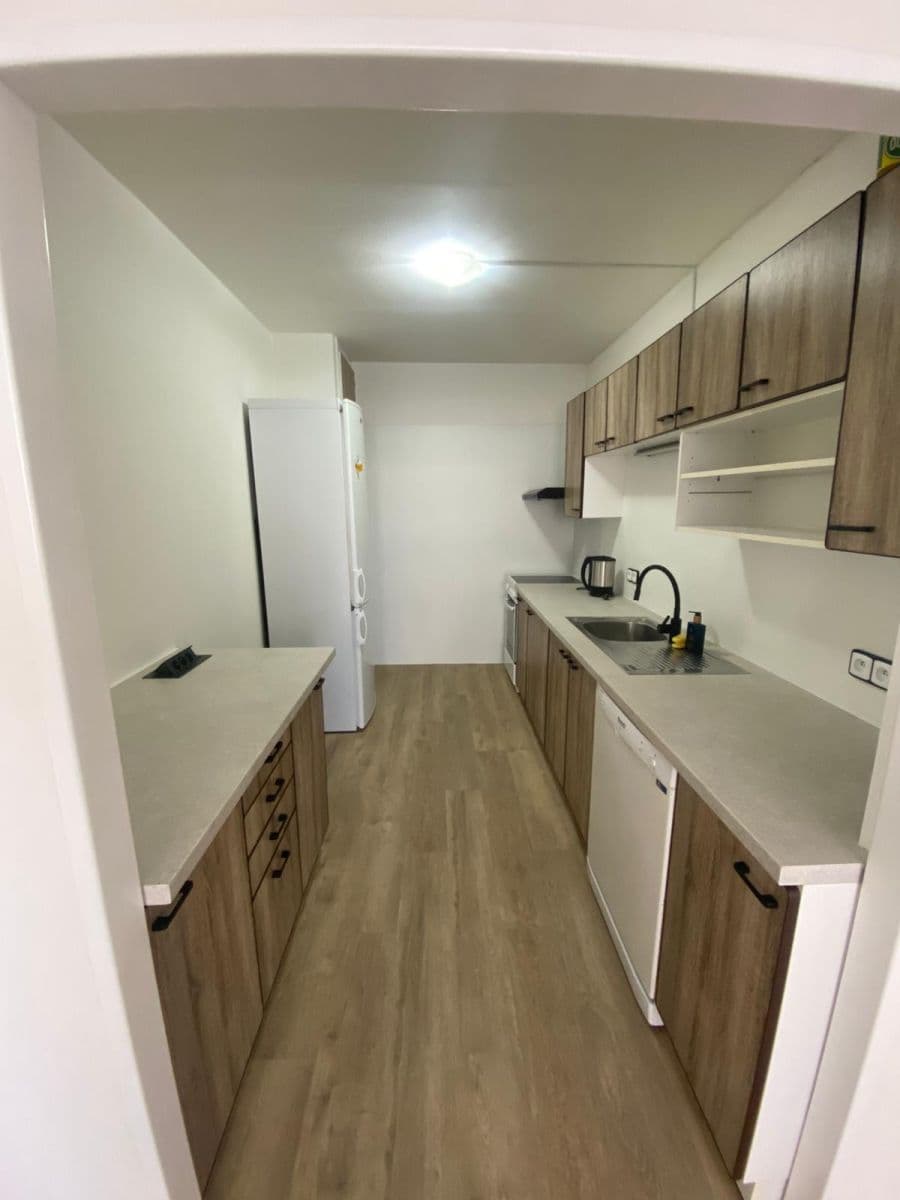 2 bedroom with open-plan kitchen flat to rent, 65 m², Papírníkova, Prague, Prague 2 bedroom with open-plan kitchen flat to rent, 65 m², Papírníkova, Prague, Prague