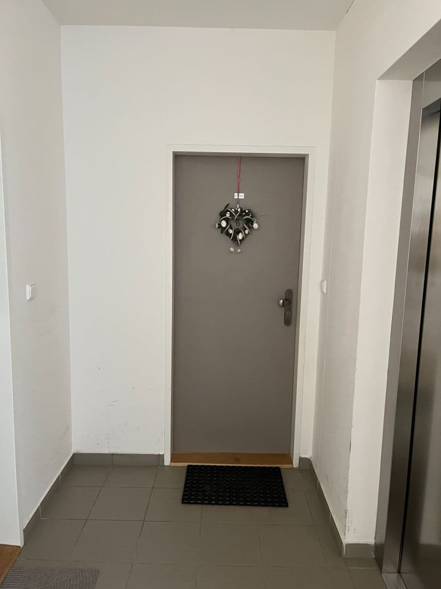 2 bedroom with open-plan kitchen flat to rent, 80 m², Ke Kříži, Prague, Prague 2 bedroom with open-plan kitchen flat to rent, 80 m², Ke Kříži, Prague, Prague