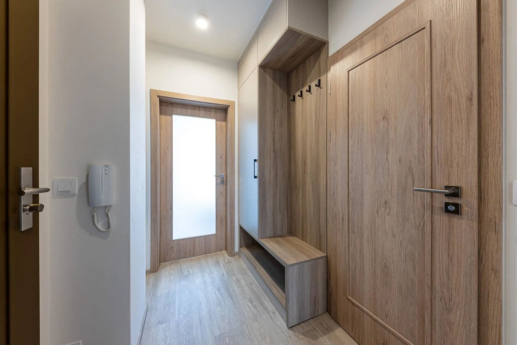 1 bedroom with open-plan kitchen flat to rent, 37 m², Svatoslavova, Prague, Prague 1 bedroom with open-plan kitchen flat to rent, 37 m², Svatoslavova, Prague, Prague