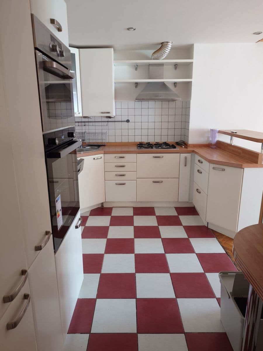 3 bedroom with open-plan kitchen flat to rent, 95 m², Marie Cibulkové, Prague, Prague 3 bedroom with open-plan kitchen flat to rent, 95 m², Marie Cibulkové, Prague, Prague