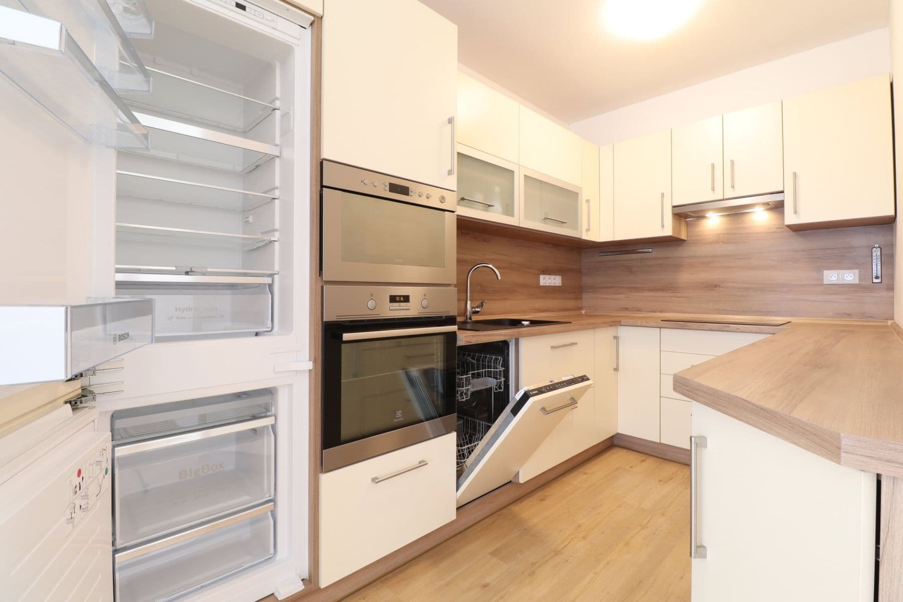 2 bedroom with open-plan kitchen flat to rent, 57 m², Svojšovická, Prague, Prague 2 bedroom with open-plan kitchen flat to rent, 57 m², Svojšovická, Prague, Prague