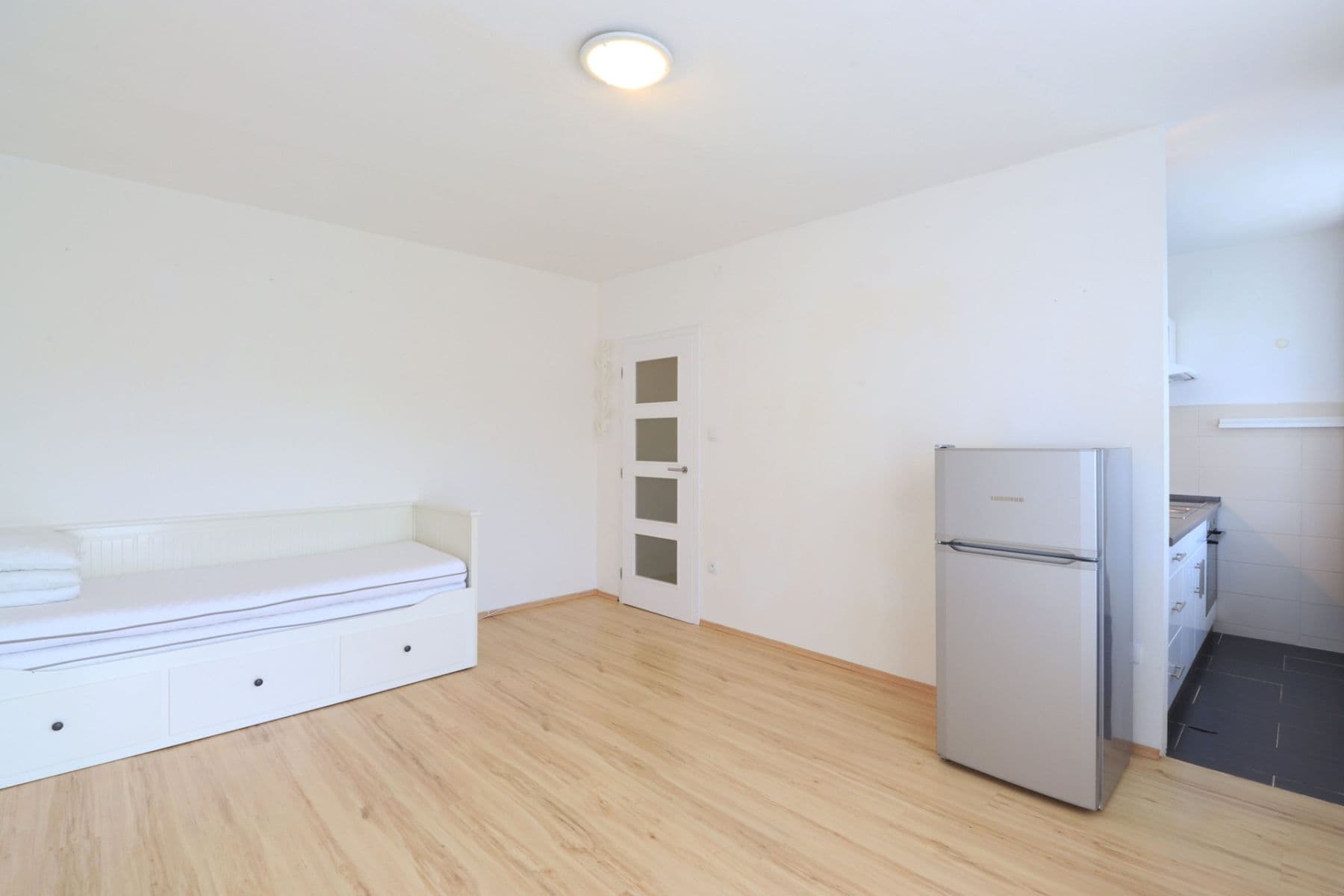 Studio flat to rent, 33 m², Hurbanova, Prague, Prague Studio flat to rent, 33 m², Hurbanova, Prague, Prague